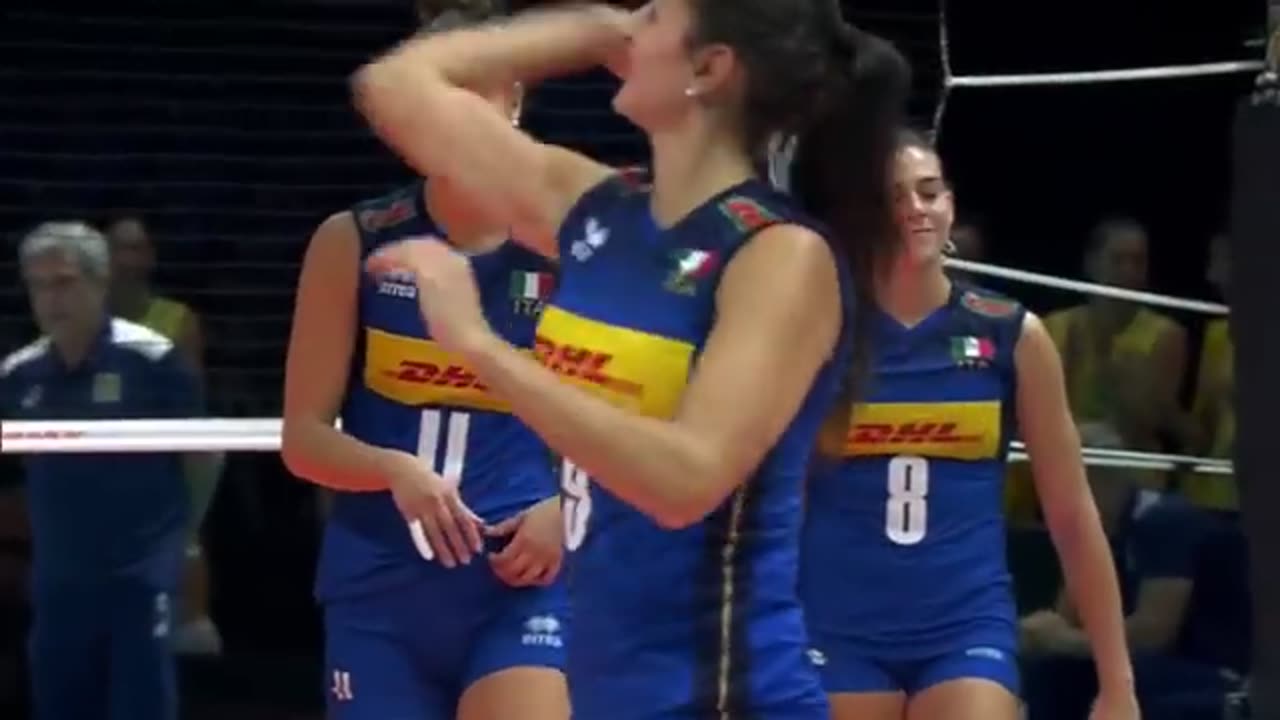 Volleyball_Player_Natalia_Araujo___Crazy_Libero_Skills