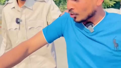 Police se bach kar ja rha tha ye bhai 😂😂