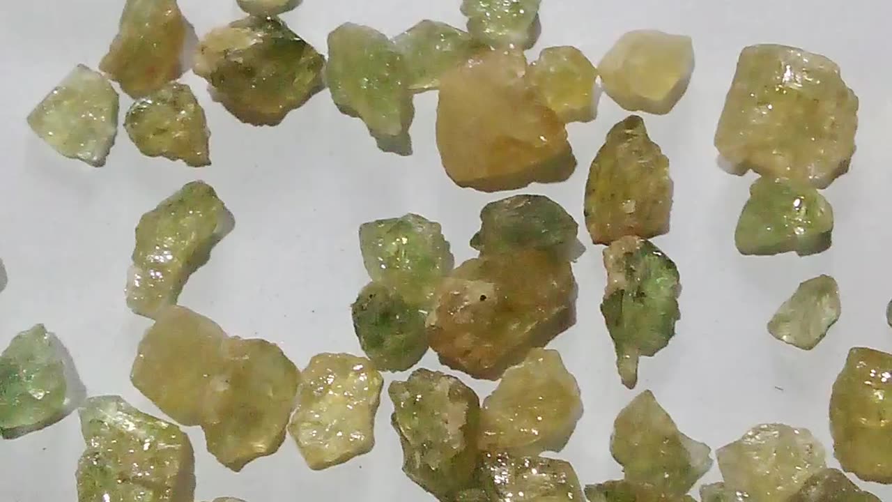 Lote de pedras gringond brutas com 58gm de pedras