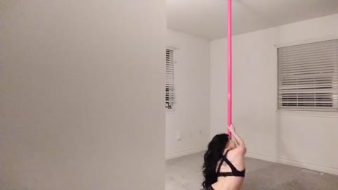 POLE DANCER embarrassing fail!!