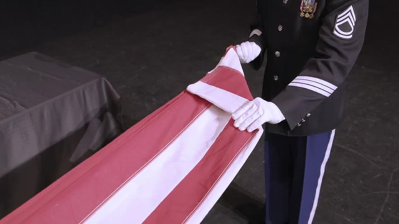 How to fold is flag for military