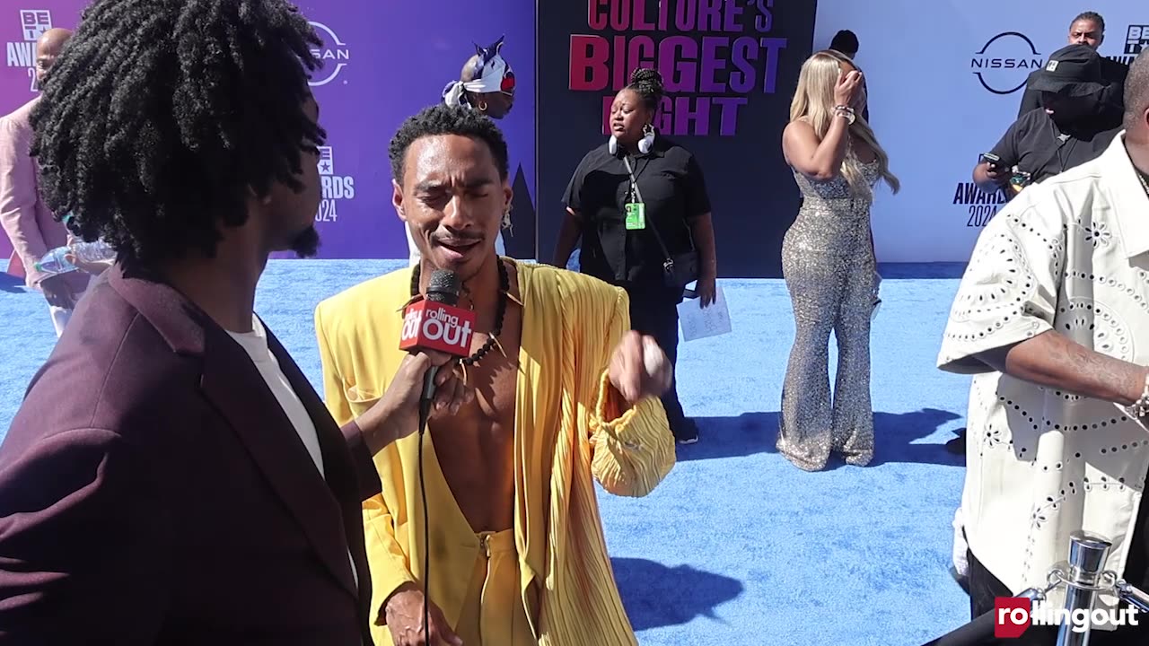 Durand Bernarr promotes next tour, crowns himself King of the Tiny Desk