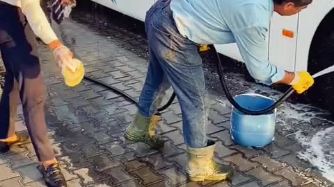 Cleaning bus