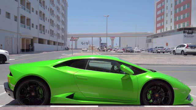 GREEN LAMBORGHINI HURACAN