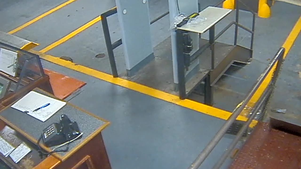 3205LHOBBACStLoadingDock_2021-01-06_10h39min50s563ms.mp4