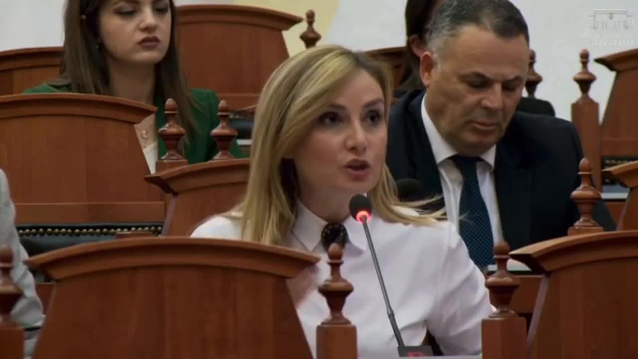 Çfarë ndodhi në Kuvend, plas e qeshura mes deputetëve opozitare dhe Ministres Elisa Spiropali