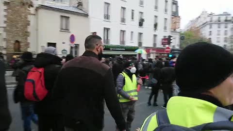 Manif anti-pass du 20/11/21 - Paris - Pl. d'Italie- Confrontation...