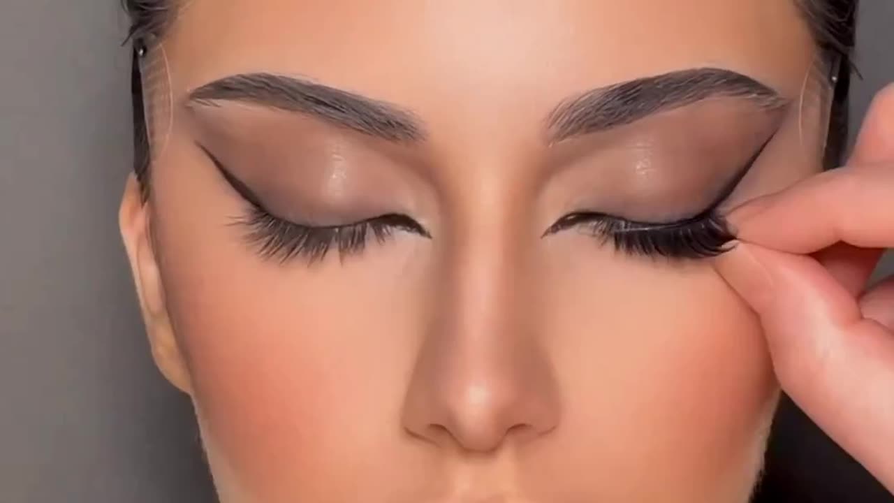 Beautiful Makeup is easy to apply