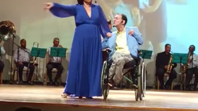 Eu e a Minha Esposa Allana Dançando a Musica do Roberto Carlos COMO É GRANDE O MEU AMOR POR VOCÊ!