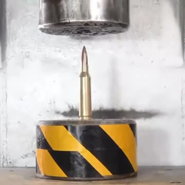 Crushing Random Stuff with Hydraulic press