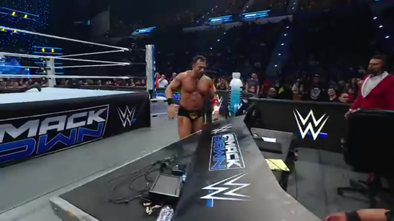 Shinsuke Nakamura launches a sneak attack on LA Knight: SmackDown highlights