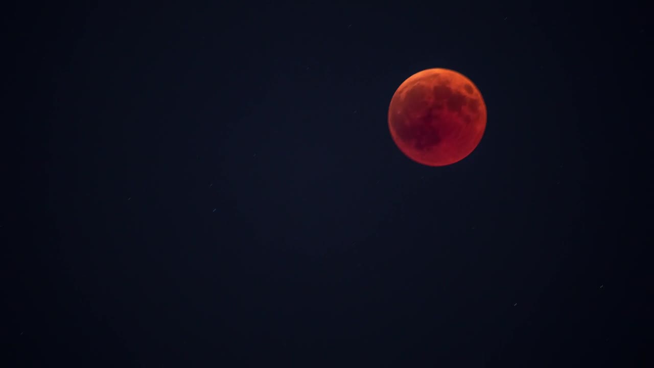 Red or blood moon time lapse