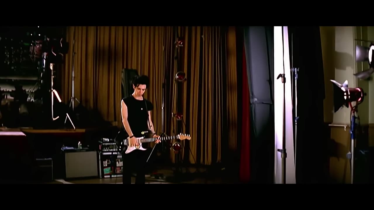 Yeah Yeah Yeahs - Maps (Official Music Video)