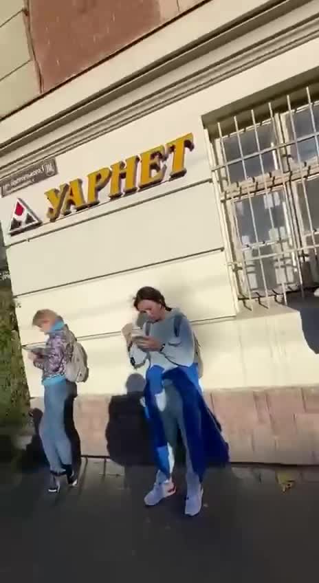 🇺🇦📞 People in Lviv gather around buildings where there is still internet signal.