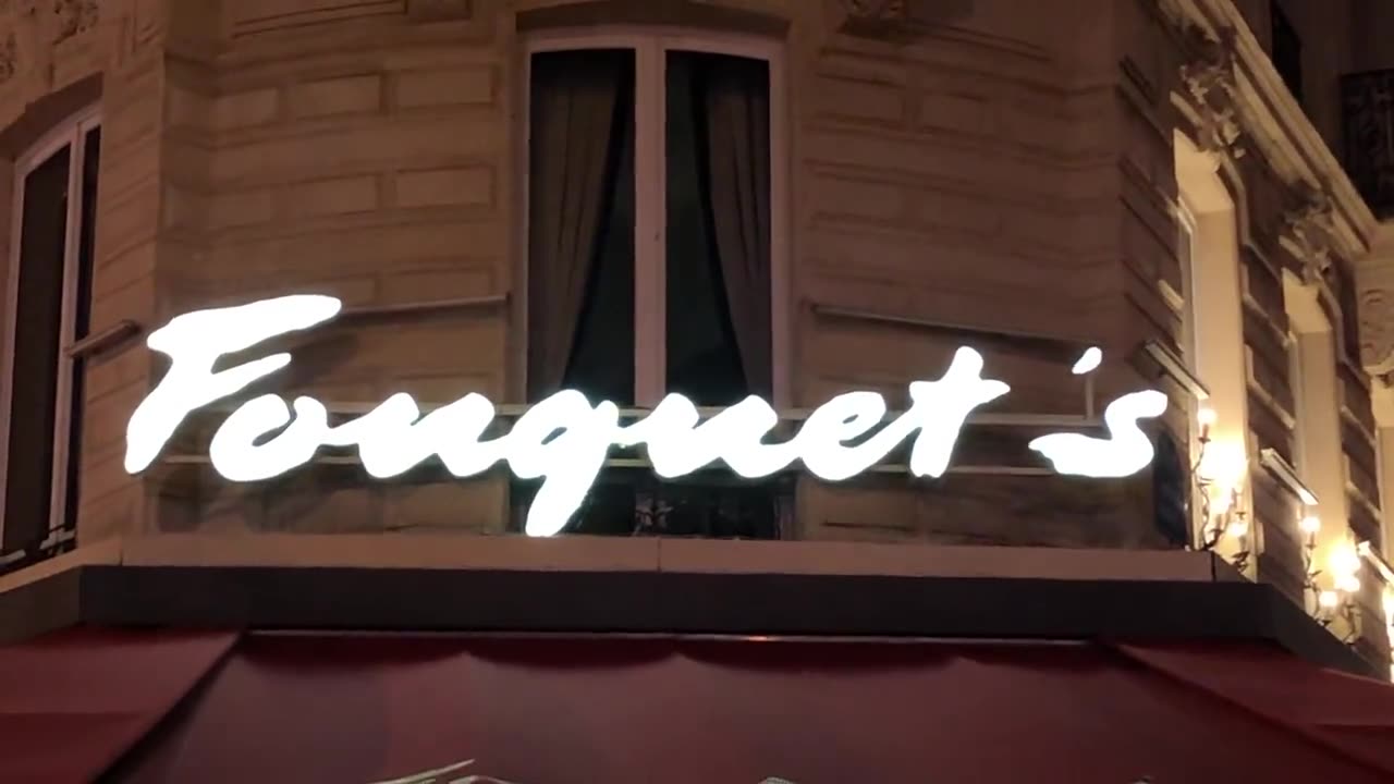 Pension protesters attempt to storm upscale Paris restaurant