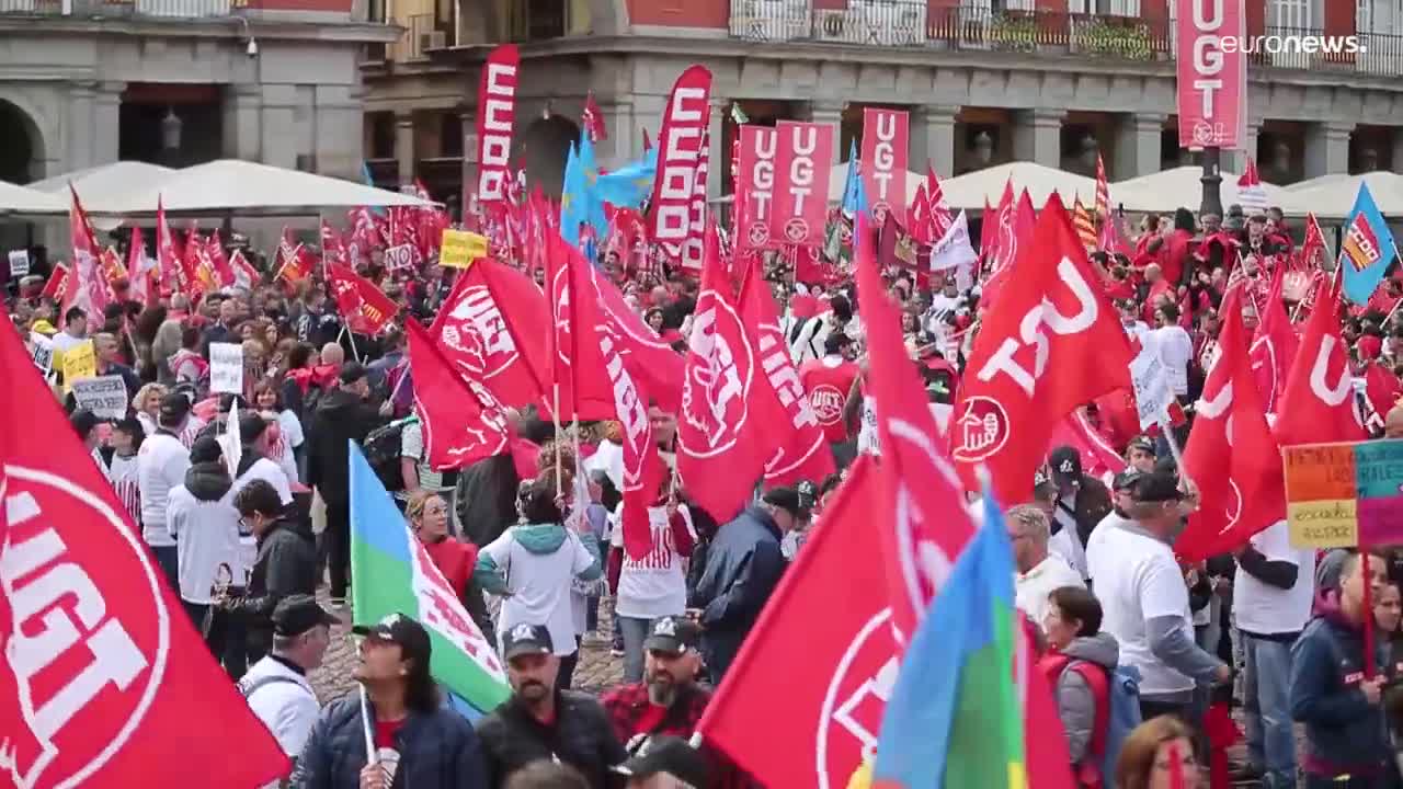 Spain: Thousands of union members march in Madrid for higher wages and better rights