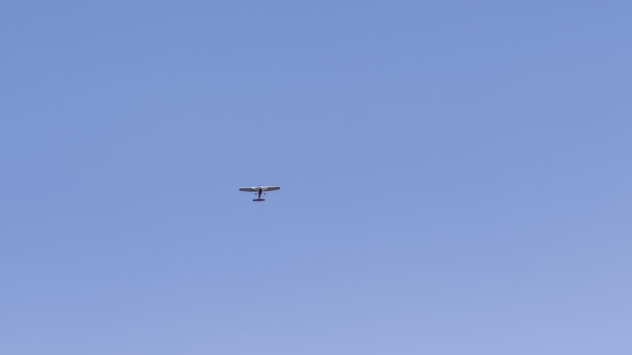 Cessna 172 Fly Over