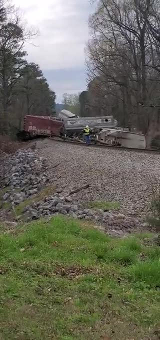 Northfolk Southern Derails again in Alabama. No worries Petey Boy is on it…..🙄