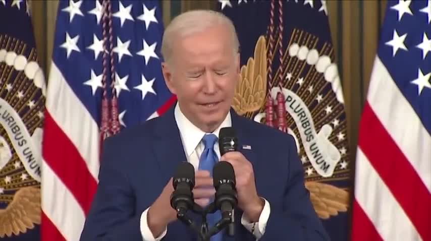 Someone has to SHOUT answer at Biden when his brain fails at press conference