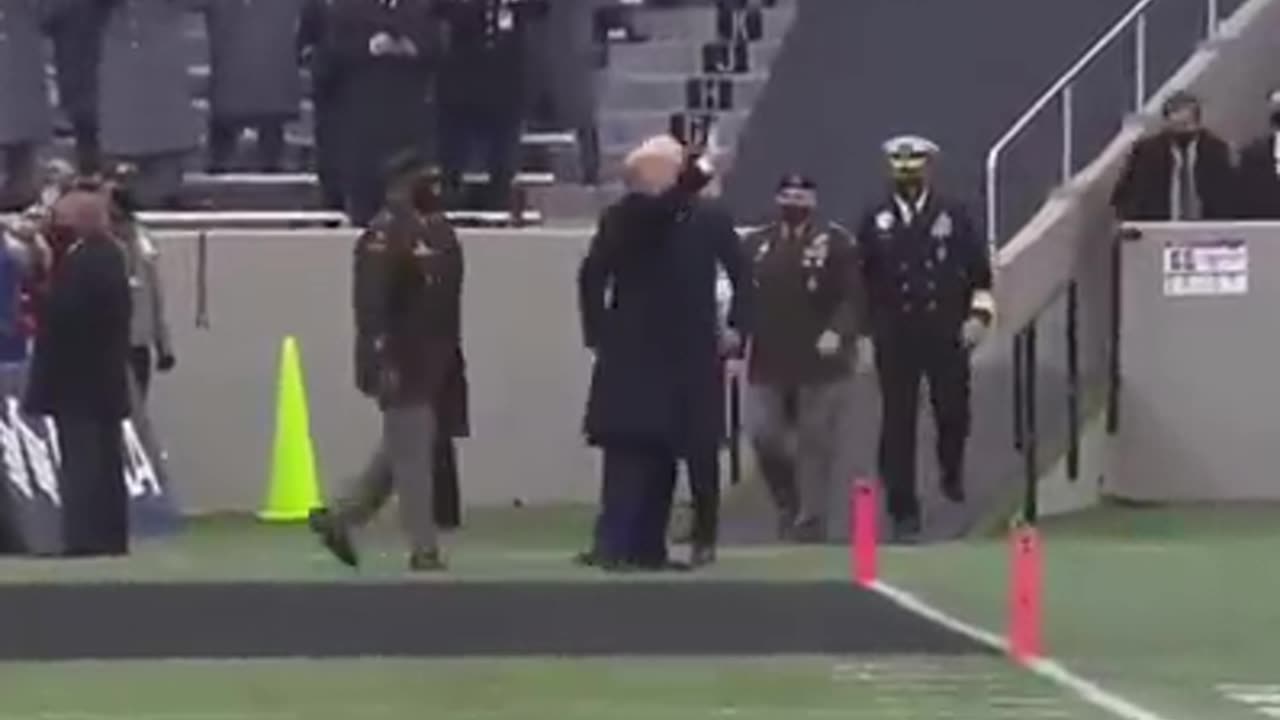 2020 History, Stadium ERUPTS When Trump Enters Army vs. Navy Game