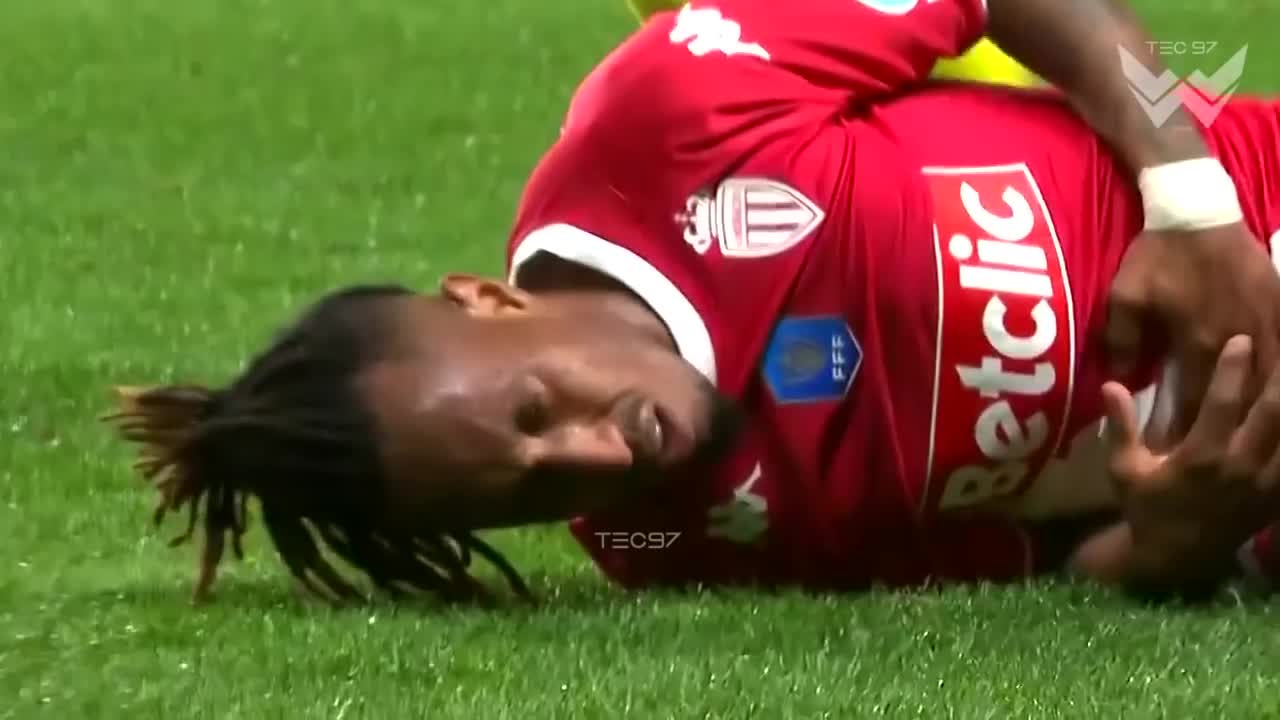 Moments de réaction drôles dans le football