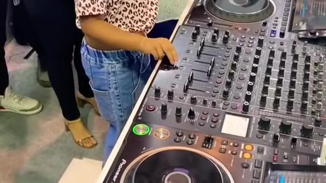 Worlds Best youngest BaBy Dj osam mixing shorts dj attitude _ kids girl Instagram trending video