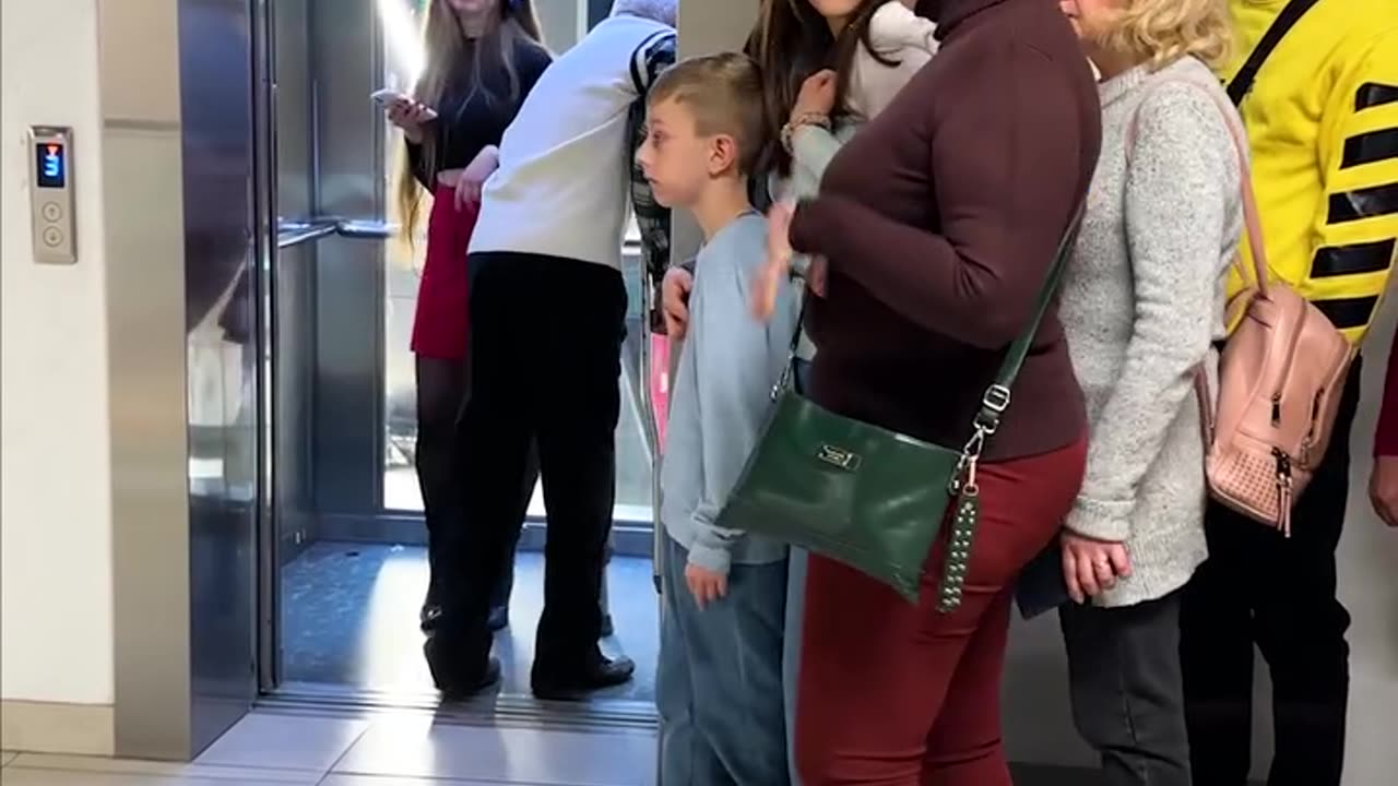 Rude woman pushes past old man, lift crowd sides with him