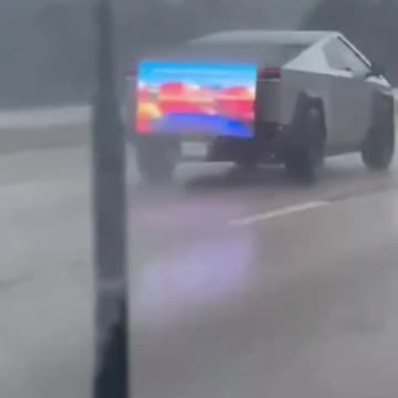 Tesla Cybertruck with massive LED screen cruises down Texas highway #shorts