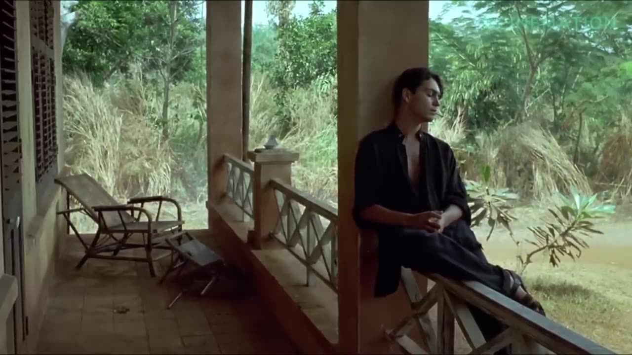 A French teenager embarks on a forbidden romance with a wealthy elderly Chinese man.