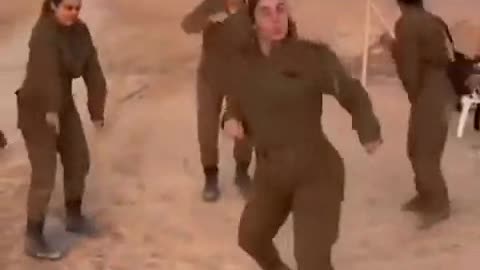 Az IDF amazonjai harci kiképzés közben