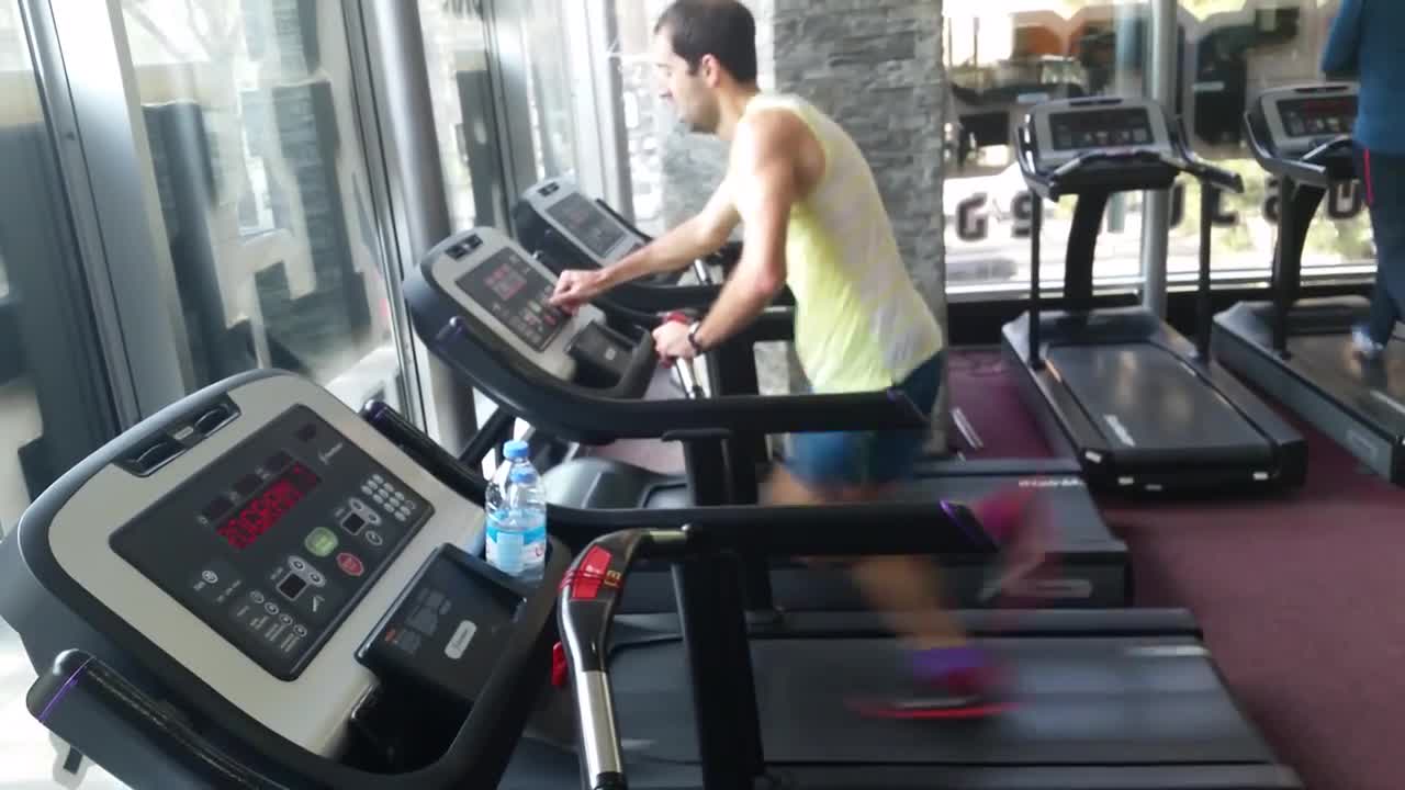 Treadmill workout run - speed up max 20km_h | rumble | World Gym