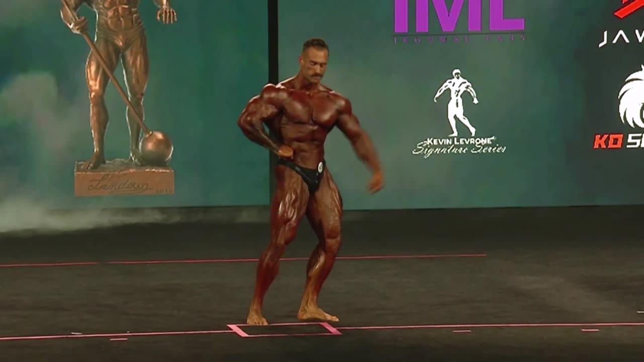 New Olimpia 2023 Cbum and bodybuilder