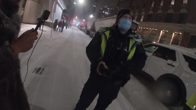 Police refuse to identify themselves, blocking roads downtown Ottawa- Thurs, Feb 17th 2022