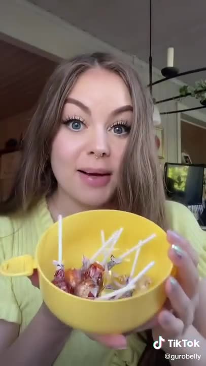 Annonse ,testing candy, what should I fill this lunch box with