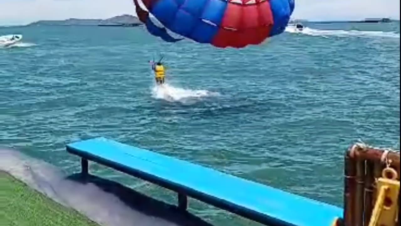 Parasailing in Pattaya #parasailing #adventute