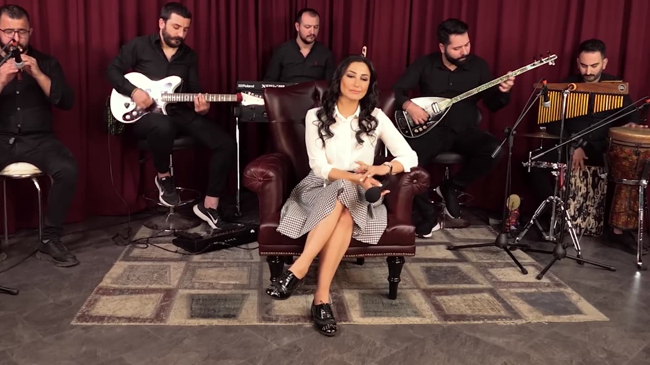 Eda Doğanay Yüzü Gülmesin