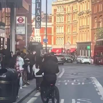 In London it's best to keep your smartphone in your pocket. Sadiq Khan has