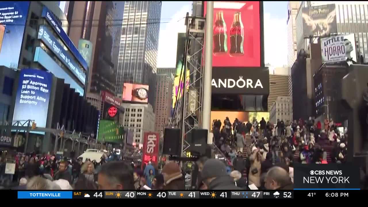 Times Square filled with song and prayer for Ukraine