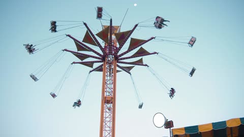 Swing tower ride