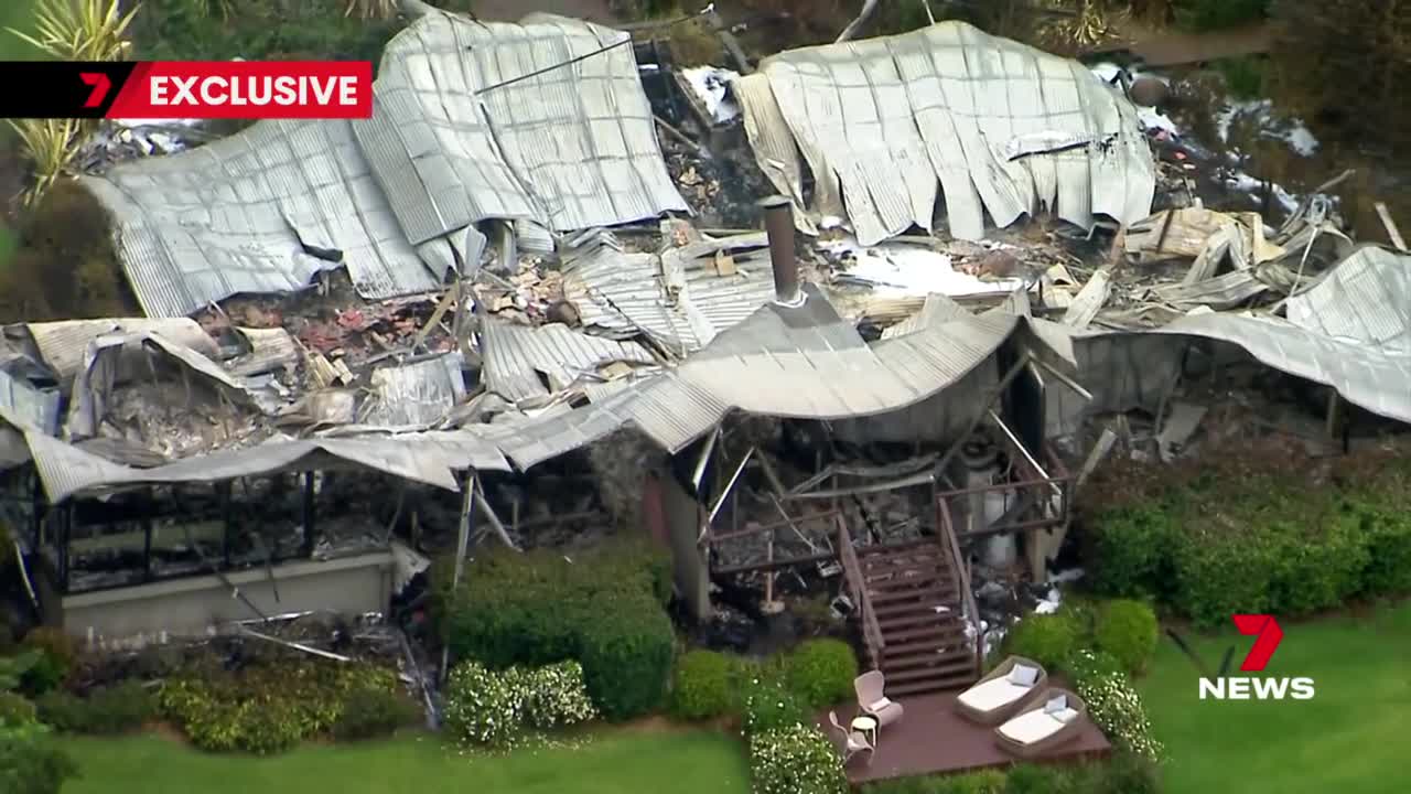 Spicers Tamarind Retreat burns down at Maleny | 7NEWS