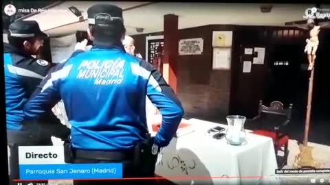 Sánchez multa y prohíbe una Misa de cristianos mientras protege y permite un culto del Islam