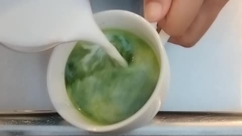 Latte art simple tulips