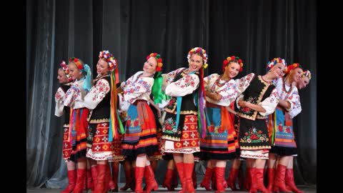 TRADITIONAL CLOTHES AROUND THE WORLD - RUSSIA