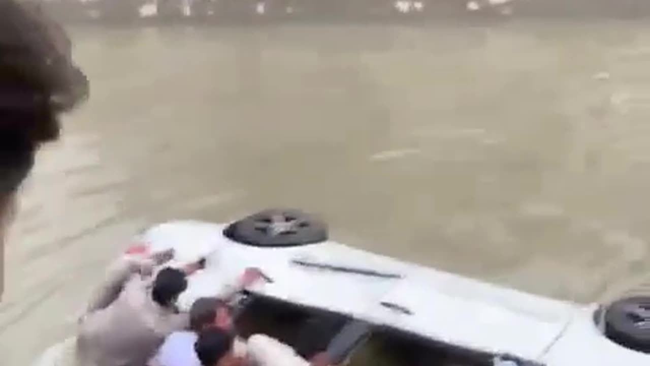 Car In River?📞😫🚙😲