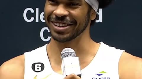 Jarrett Allen, big 7th inning stretch guy 😂⚾️🌭 #NBA #baseball #cleveland