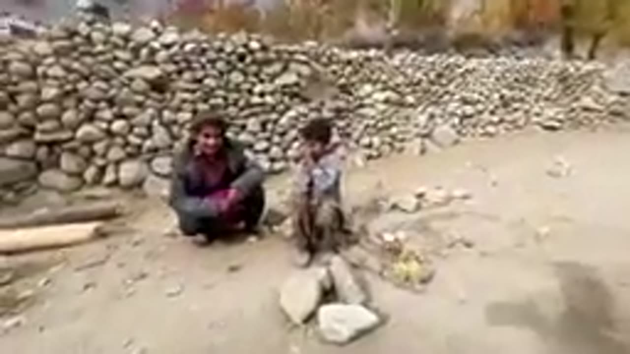 Husband wife difficult life in the Siachen mountain in pakistan