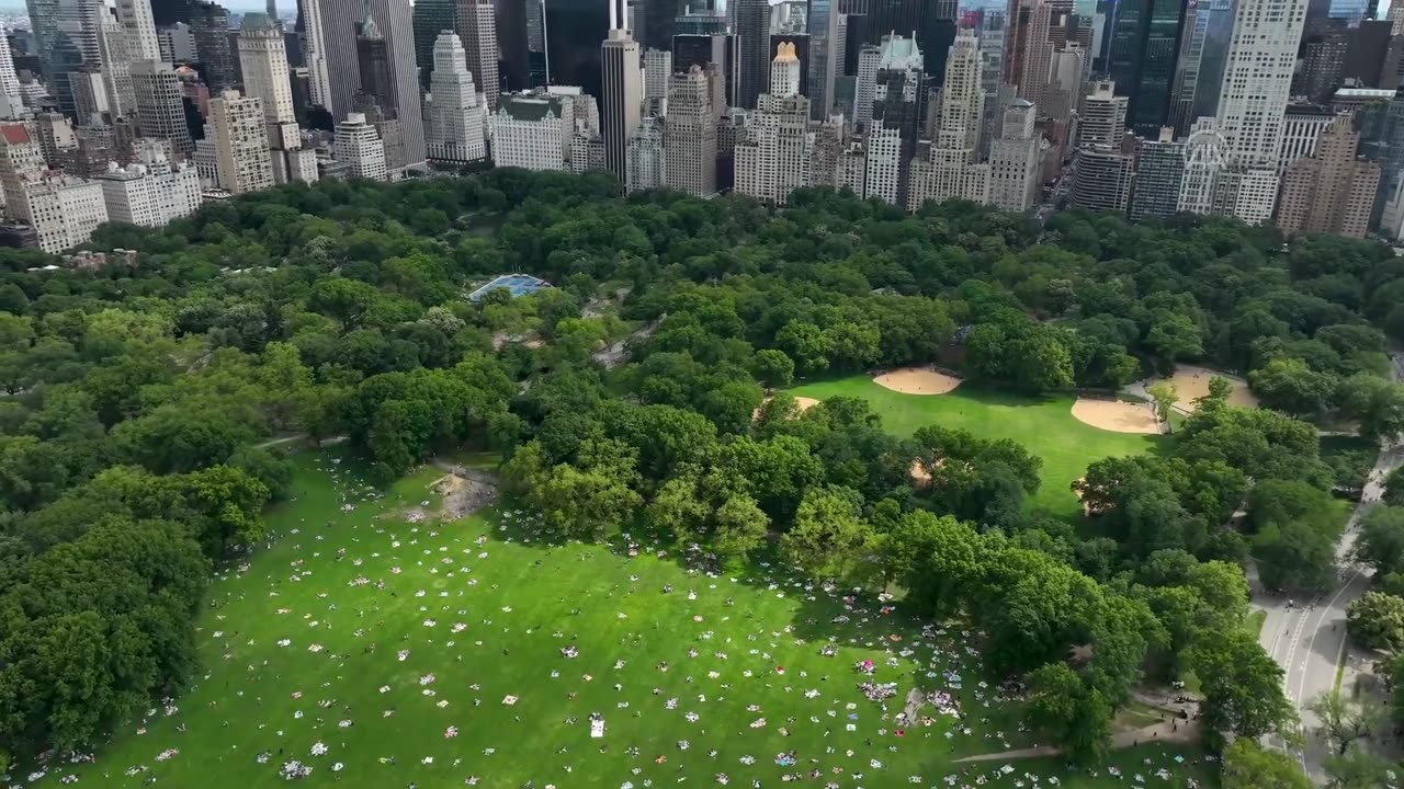 Central Park, one of New York's favorite tourism centers, was photographed from the air