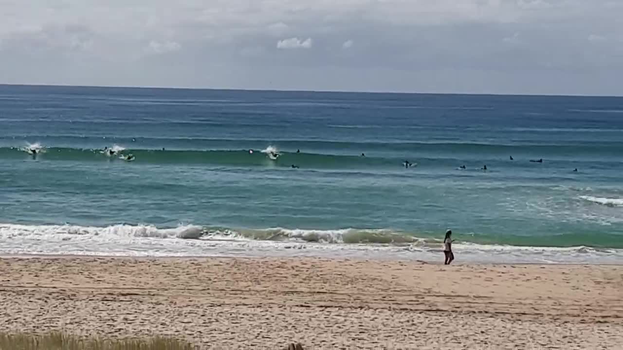 How people on the Gold Coast practise 'social distancing'
