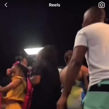 FIGHT AT LITTLE MERMAID MOVIE PREMIERE (WHY FUX THE COMMUNITAH