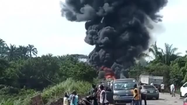 At least 12 people killed AN in Nigeria after gasoline tanker crashes and explodes